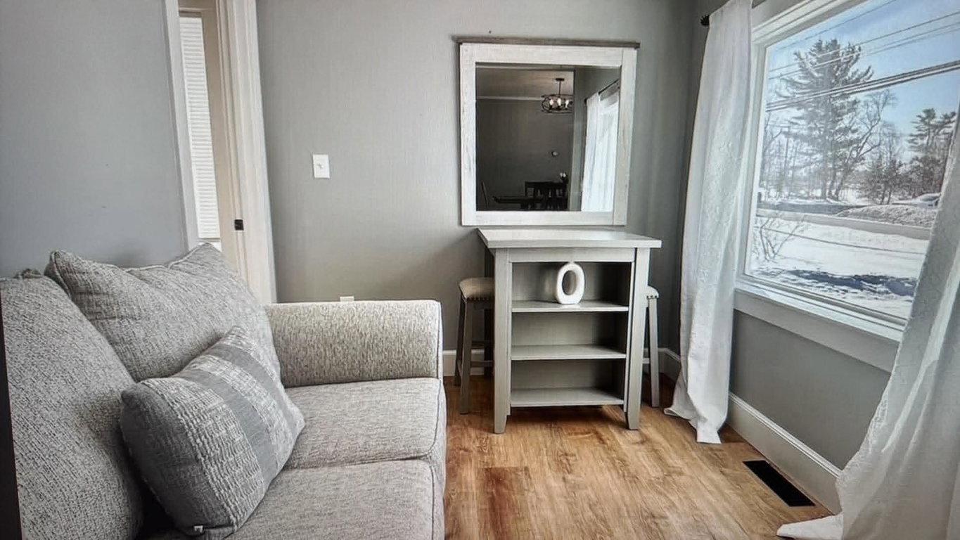 324 sitting room