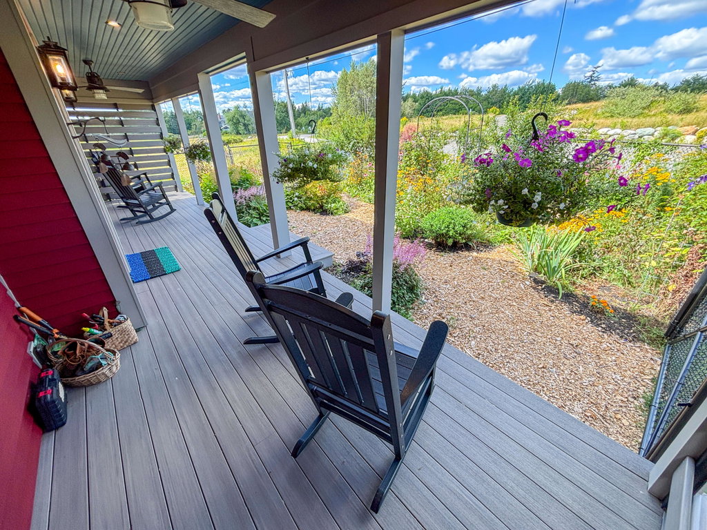 Covered porch & gardens (5)