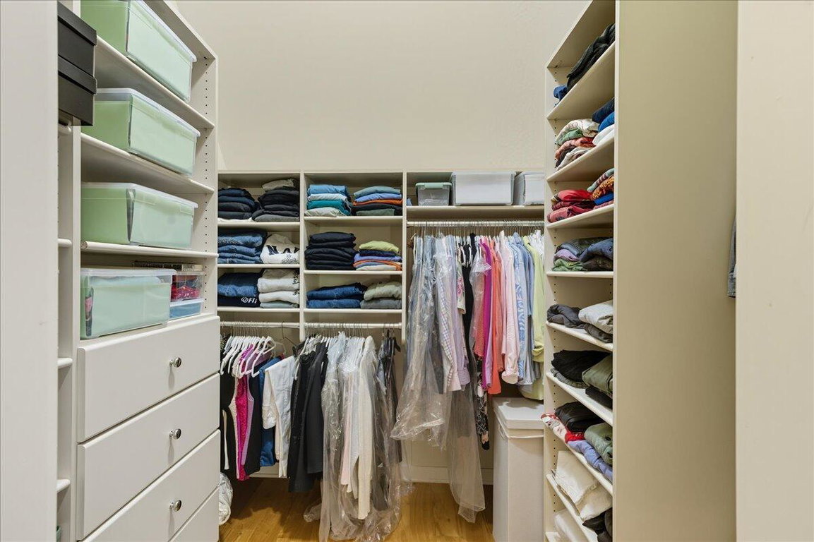 035-Harley_s Way - Interior