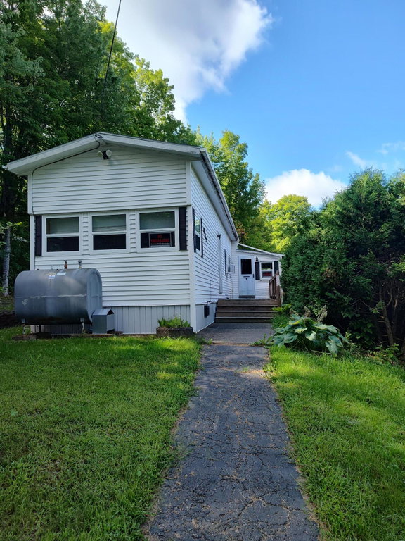 647 Dover Road Dexter