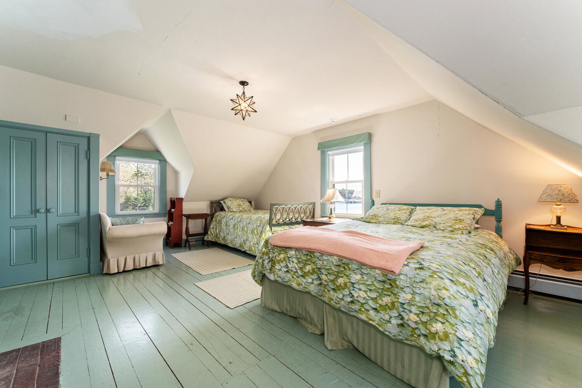 INT. NORTH BDRM 2 (7)