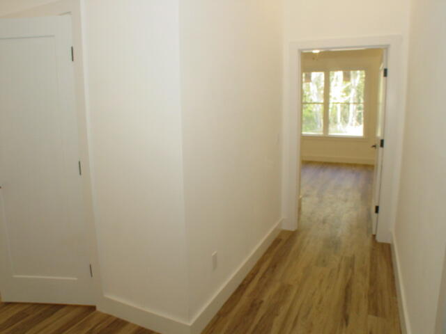 Hall to main bedroom