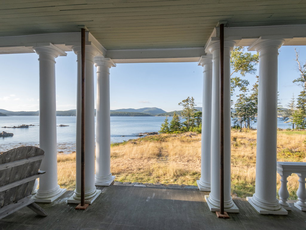 7-Main Porch d-0581