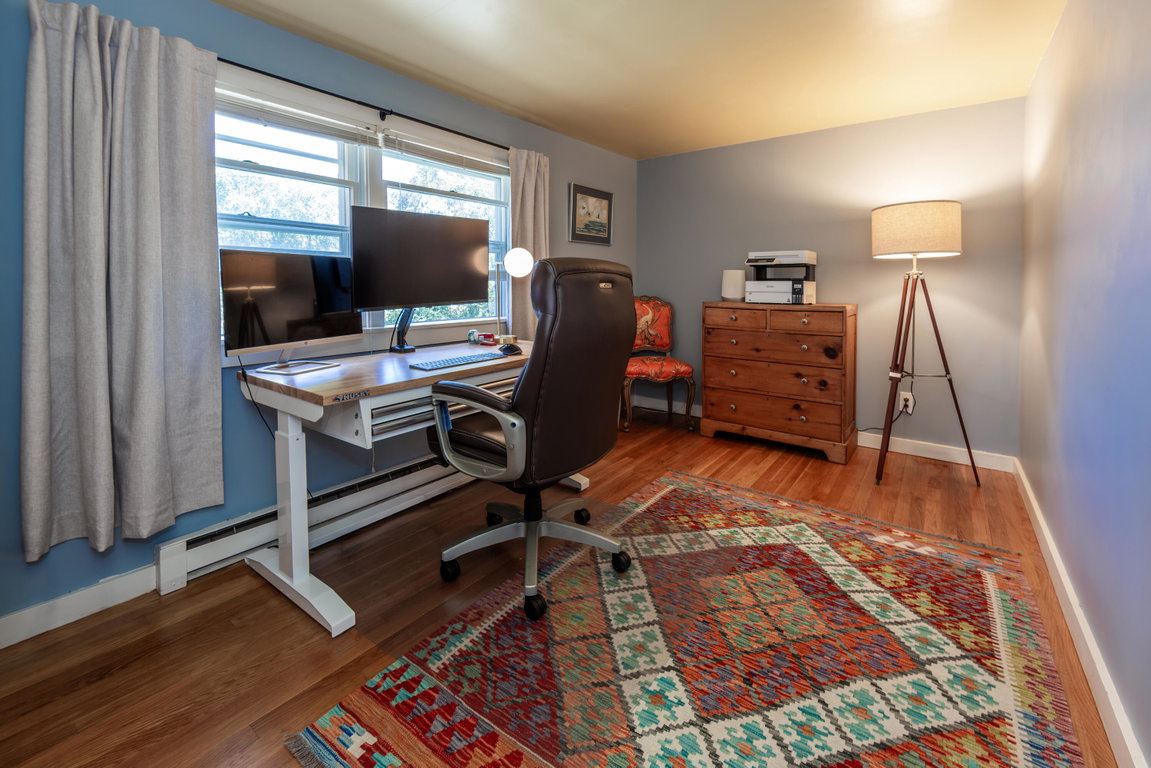 2nd floor office or bedroom