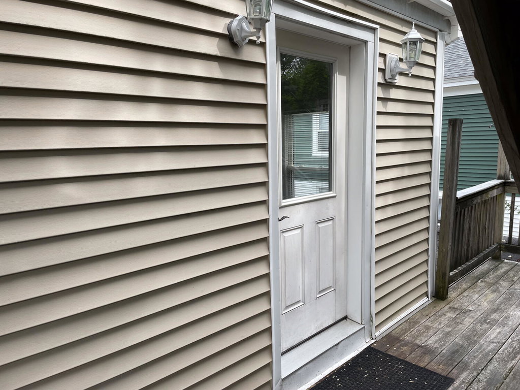 2nd Floor 1 BR unit Entry