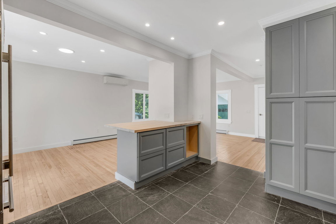 16-web-or-mls-54-greeley-ave
