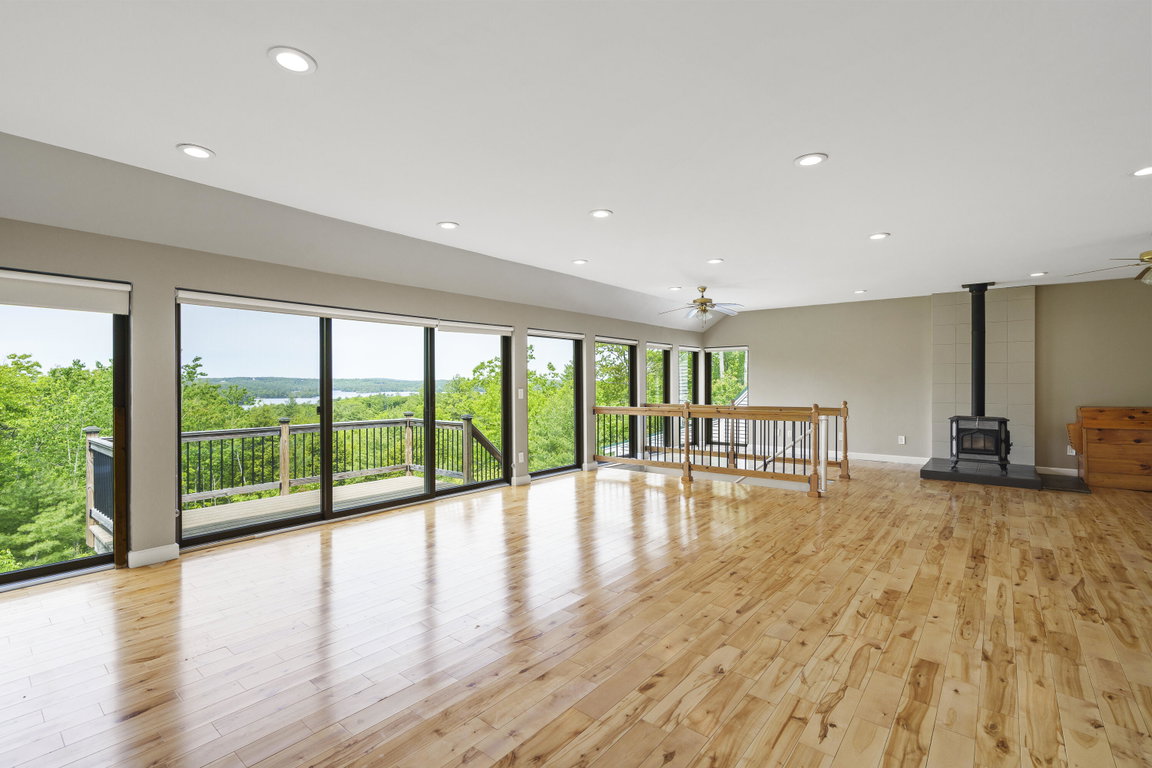 26 Squiers Alley Nobleboro