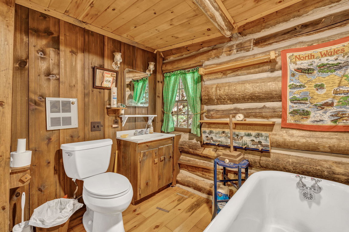 20-web-or-mls-25-dickens-farm-rd