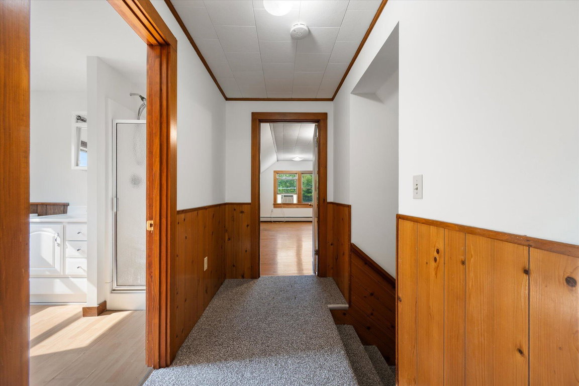 43-2nd Floor Hall