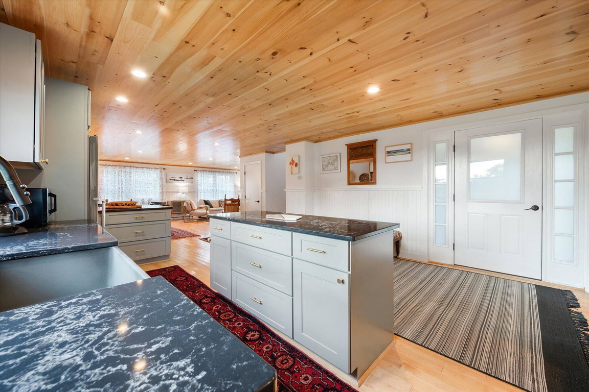 14-Kitchen