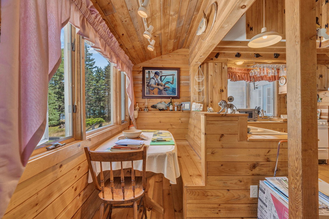 4-web-or-mls-142-e-point-rd