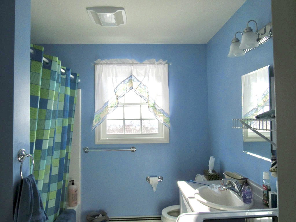 Full bath with laundry
