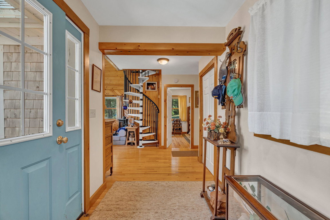 18-web-or-mls-142-e-point-rd
