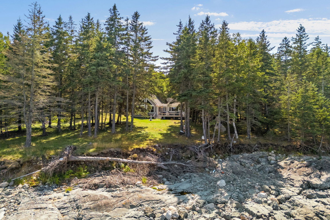 86-web-or-mls-142-e-point-rd