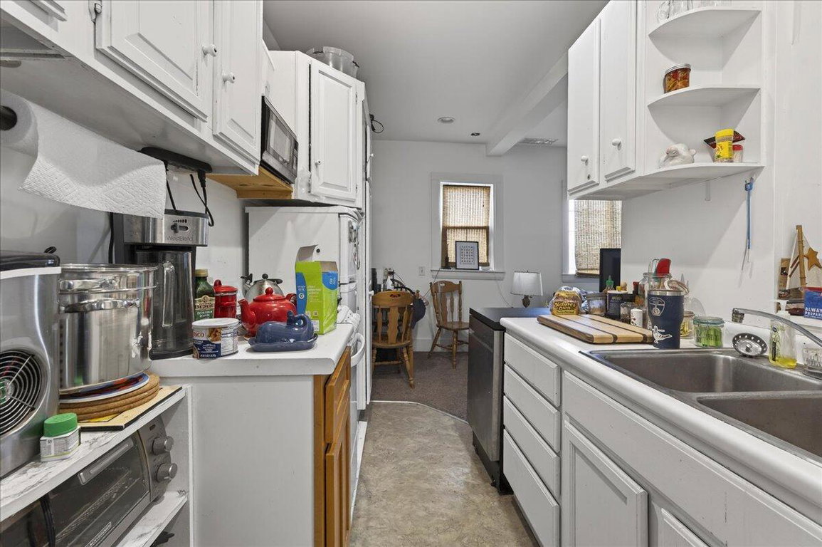 42-15 Main St.-Apt