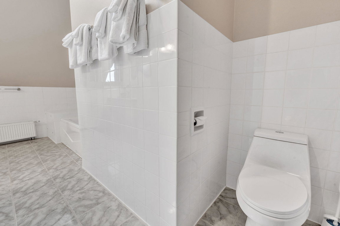 22-web-or-mls-1197-bay-rd