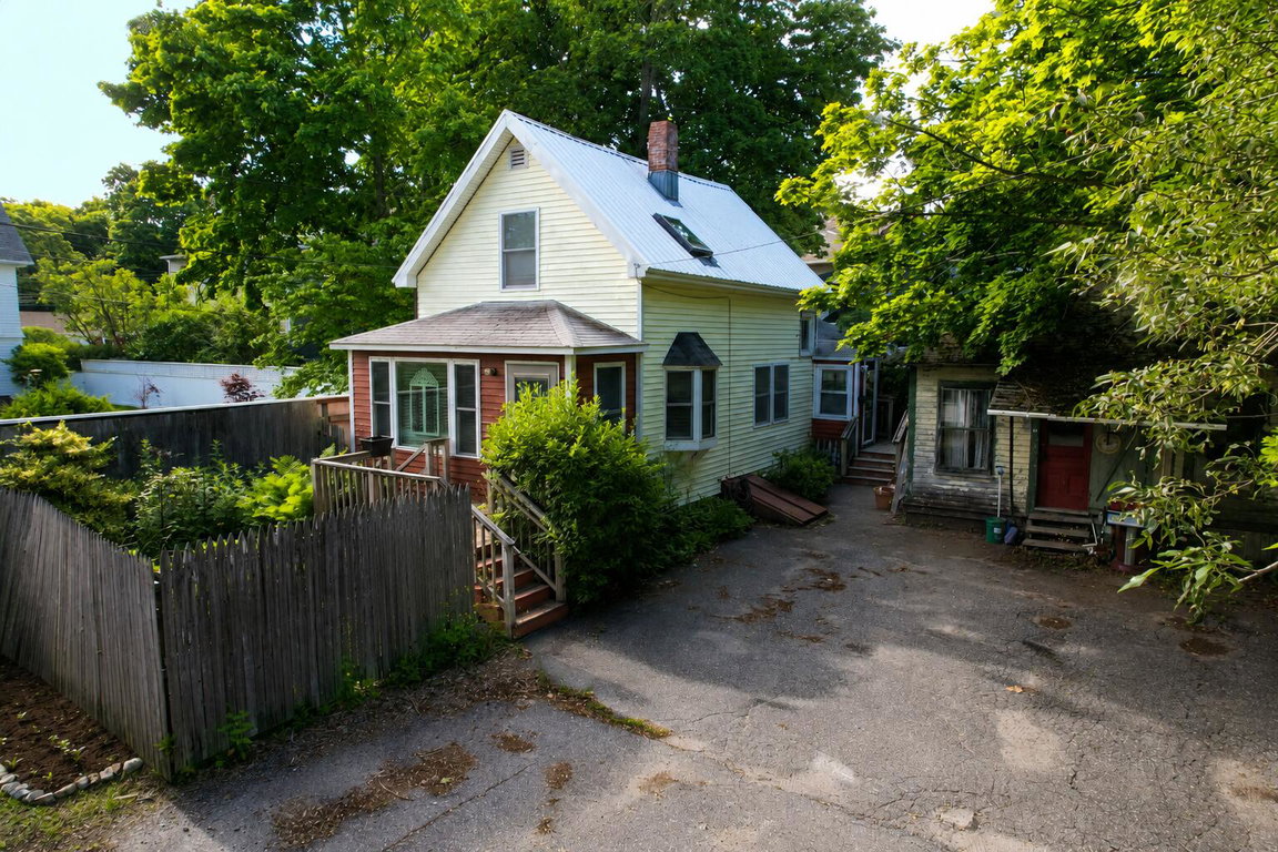 17 Bowles Ave