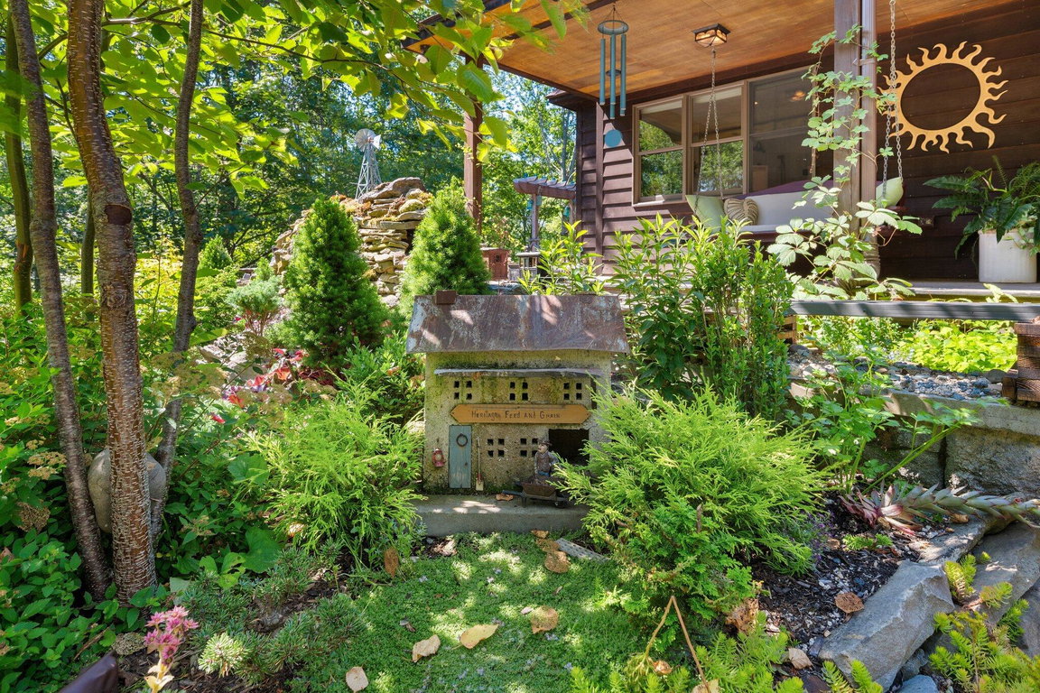31 Hallbrook Way