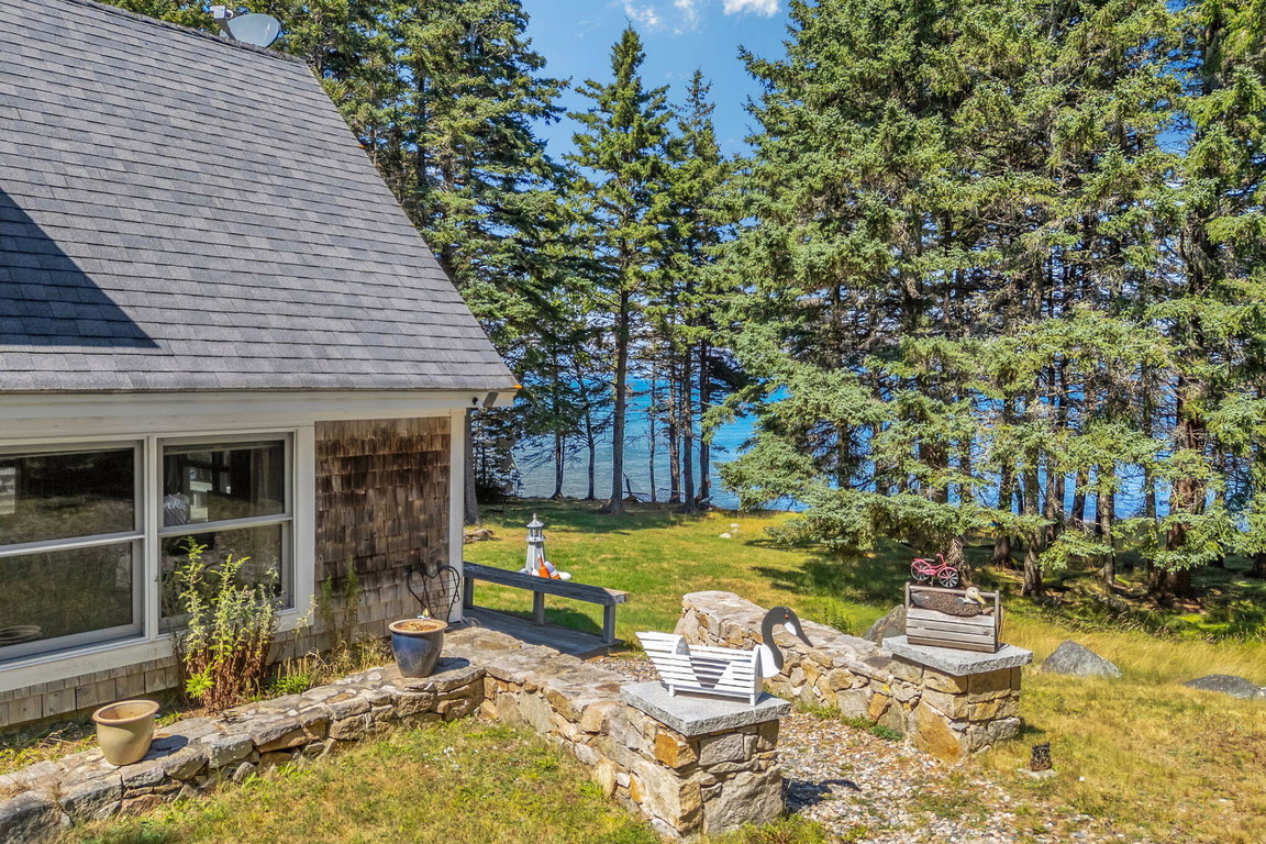 64-web-or-mls-142-e-point-rd