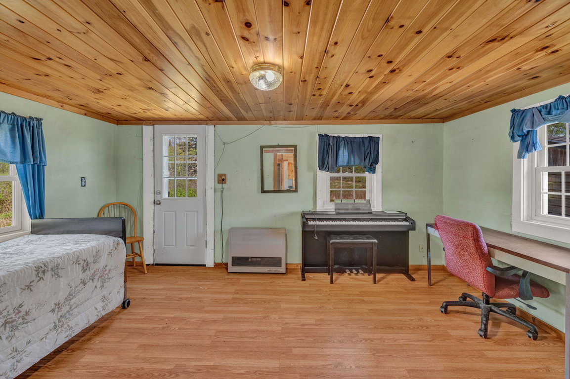 24-web-or-mls-137-w-franklin-rd