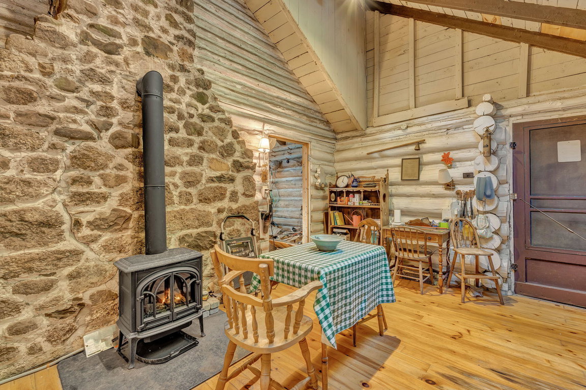 14-web-or-mls-25-dickens-farm-rd