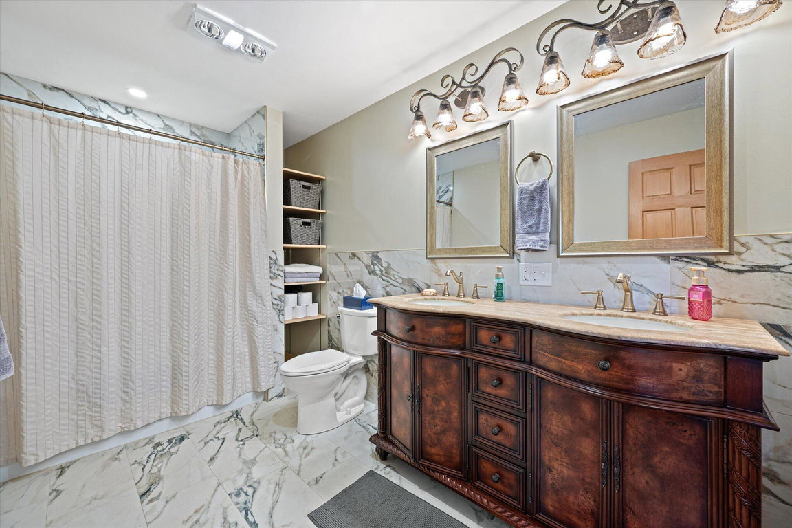 054-Primary Bathroom
