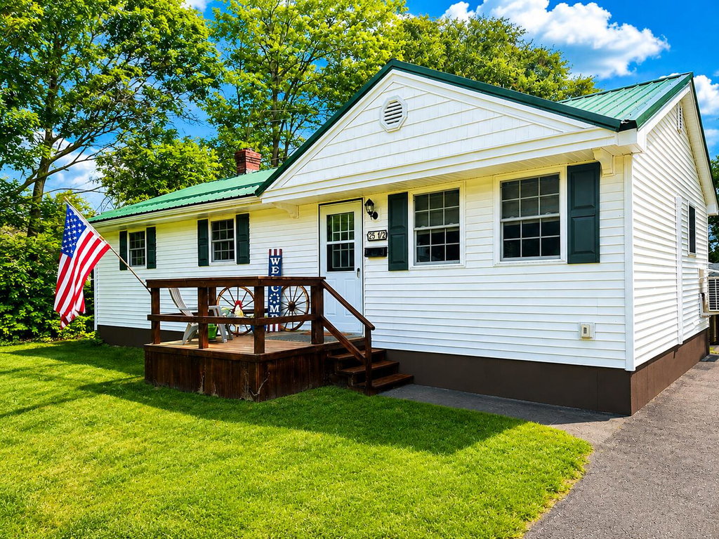 25 1/2 Elm Street East Millinocket