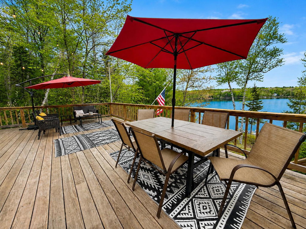 BBQ & Scenic Entertaining Deck