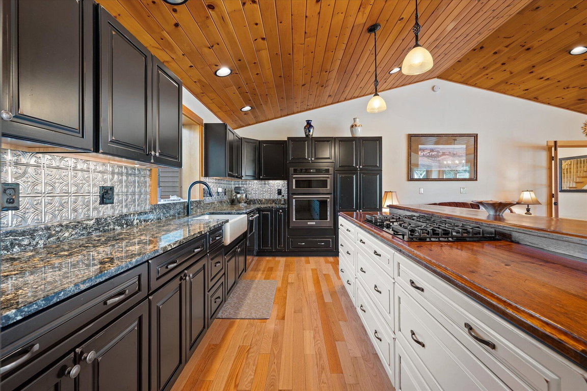 040-Kitchen, Dining