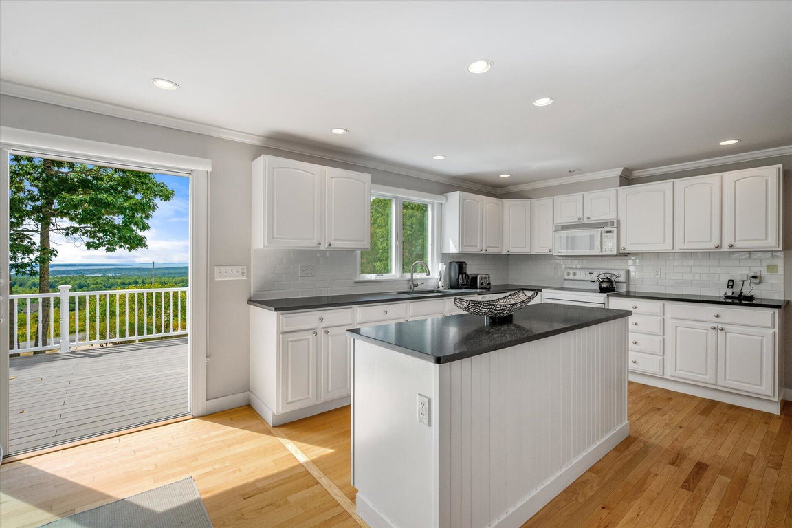 12-Kitchen