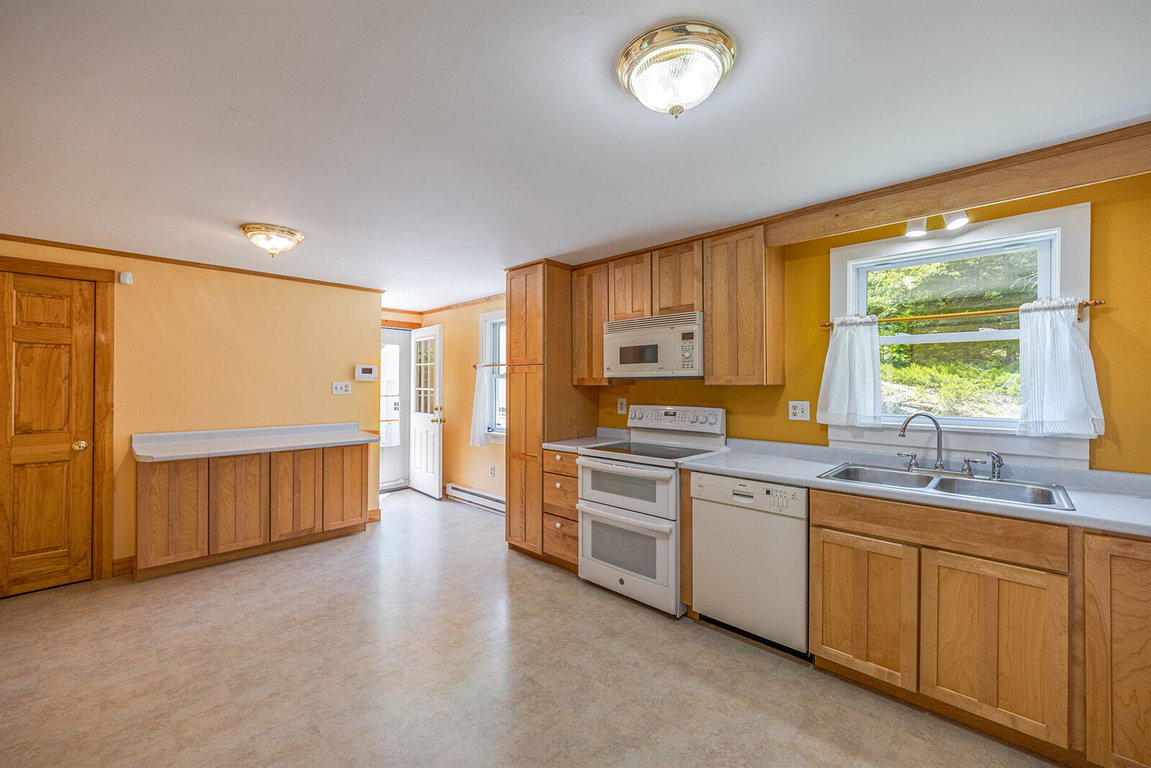 09-482 West Bay Road-DTP_websize