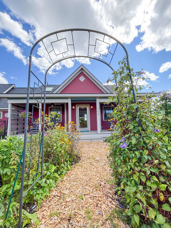 Covered porch & gardens (8)