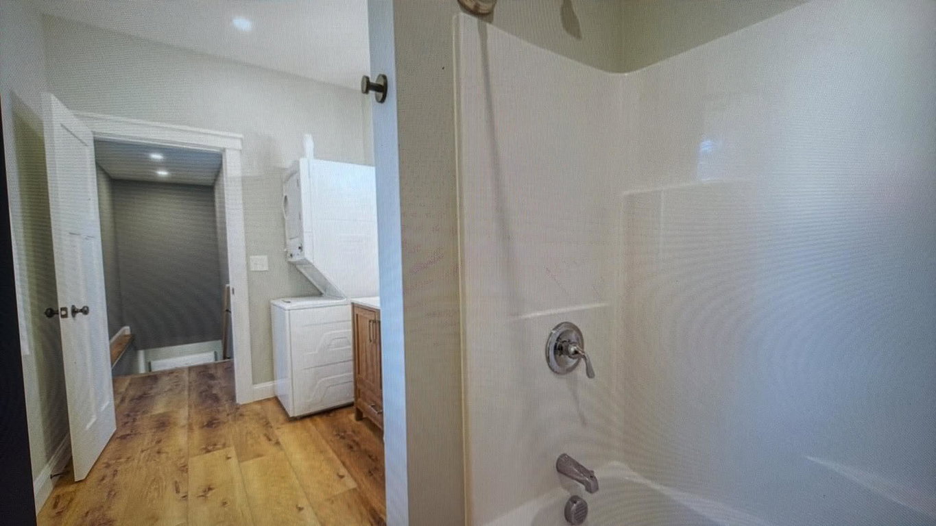 328a upstairs bath