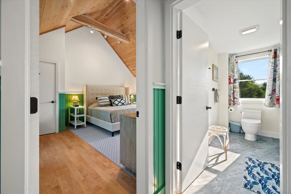 35-Bedroom 1 to Bathroom 1