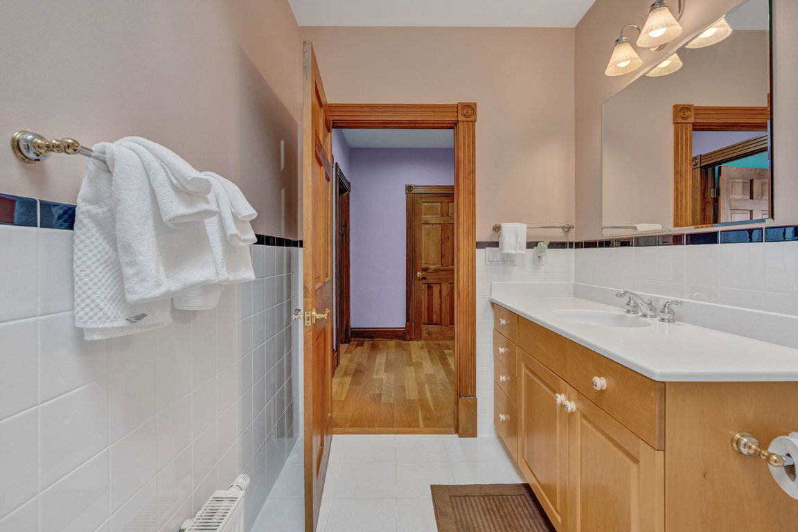5-web-or-mls-1197-bay-rd