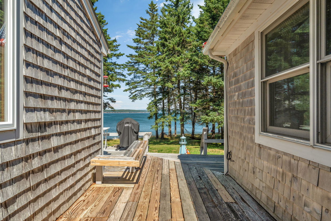 44-web-or-mls-142-e-point-rd