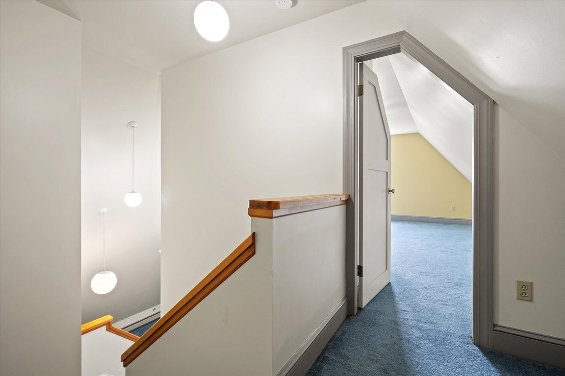 35-Third Floor Hall