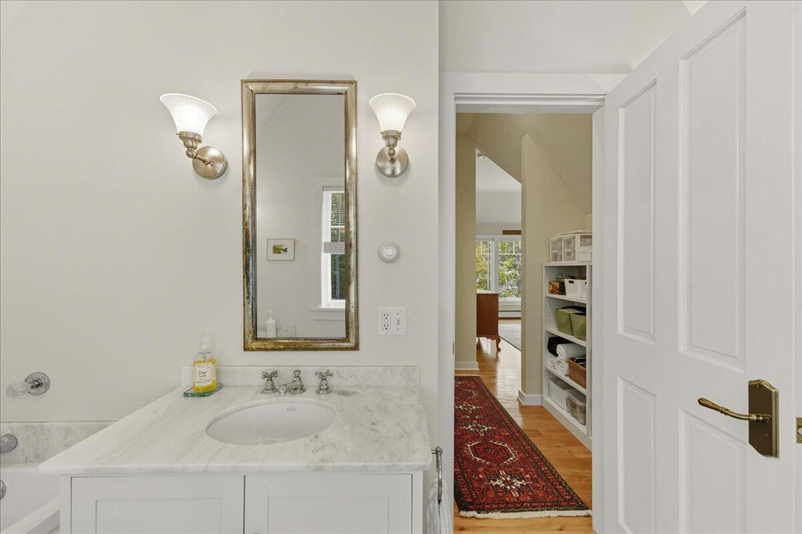 037-Harley_s Way - Interior