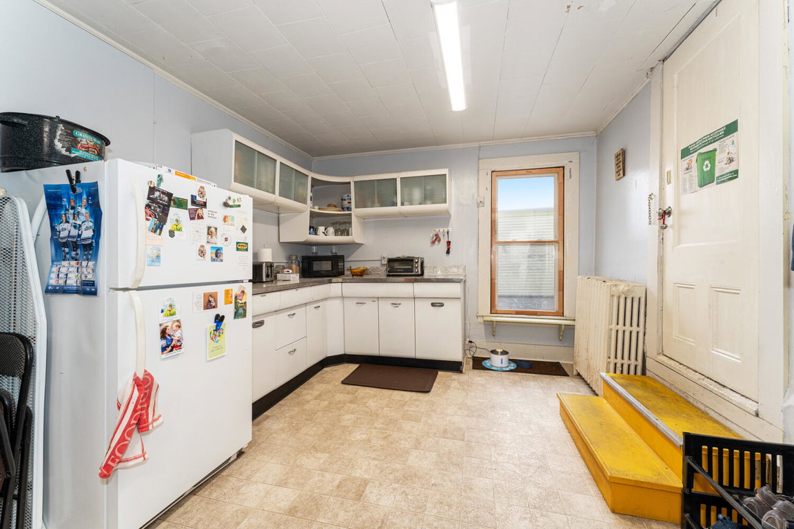 APARTMENT KITCHEN 3