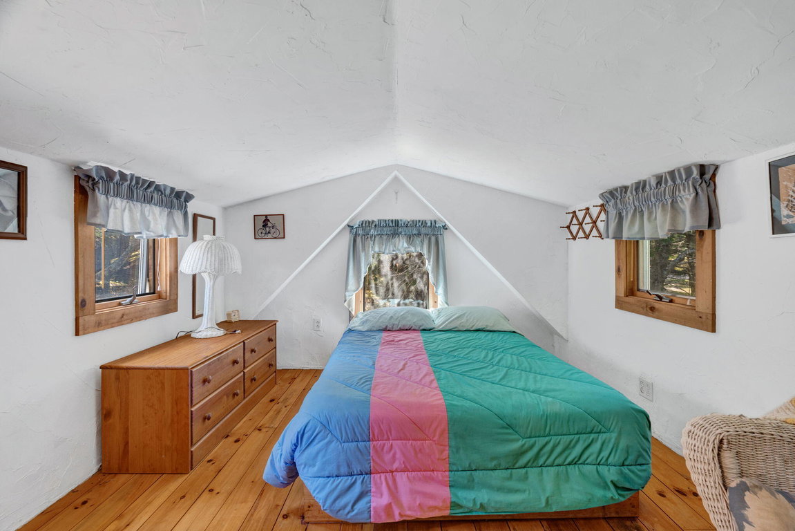 40-web-or-mls-142-e-point-rd