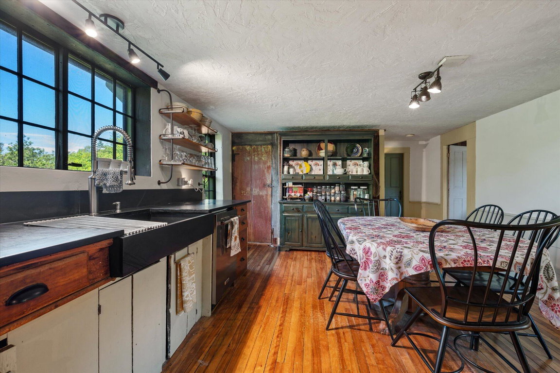 23-Kitchen