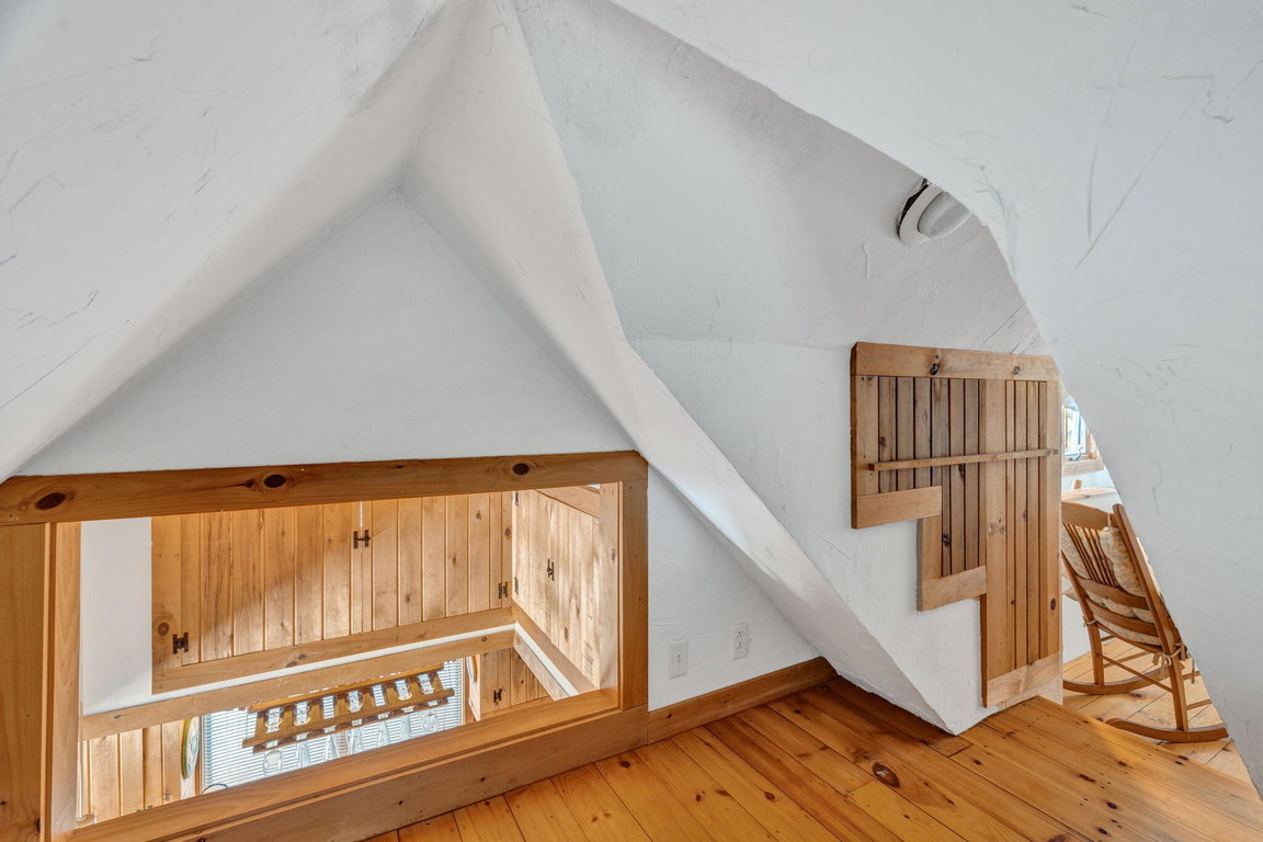 41-web-or-mls-142-e-point-rd